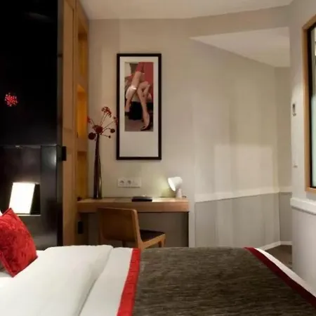 Marceau Champs-elysees Szálloda 3*
