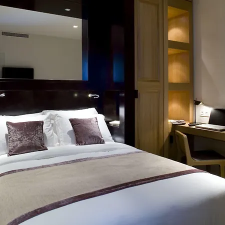 Hotel Marceau Champs-elysées París