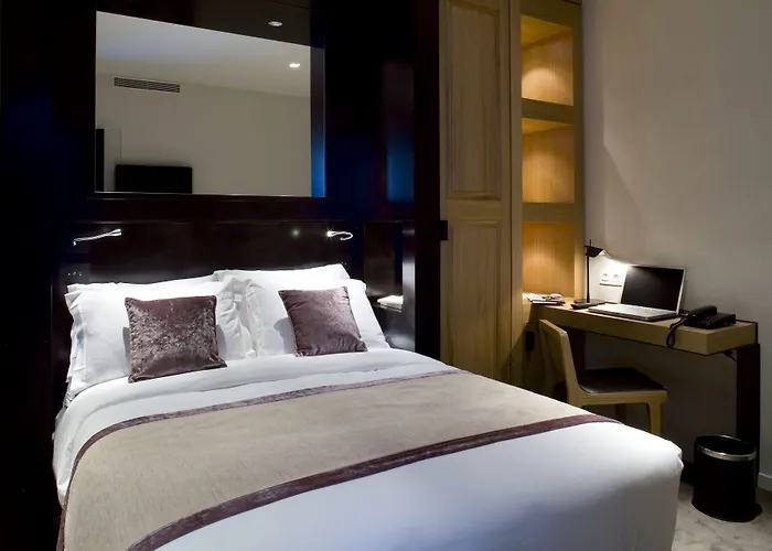 Hotel Marceau Champs-elysées París