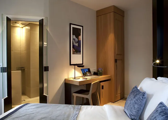 Hotel Marceau Champs-elysées 3*