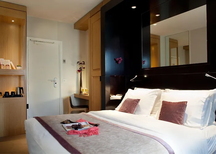 Hotel Marceau Champs-elysées 3*