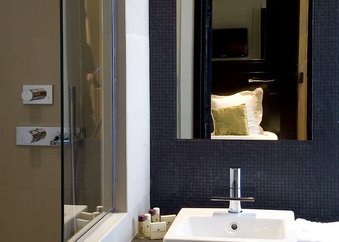 Hotel Marceau Champs-elysées 3*