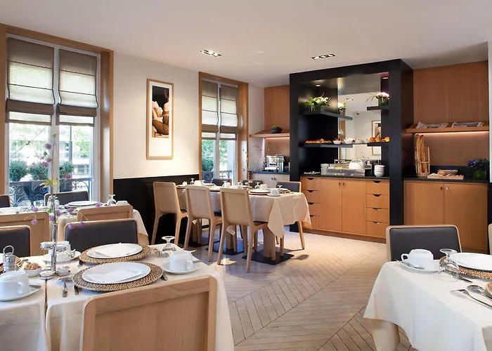 Hotel Marceau Champs-elysées París