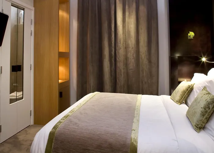 Marceau Champs-elysées Hotel 3*