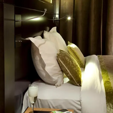 マルソー シャンゼリゼ ホテル 3*